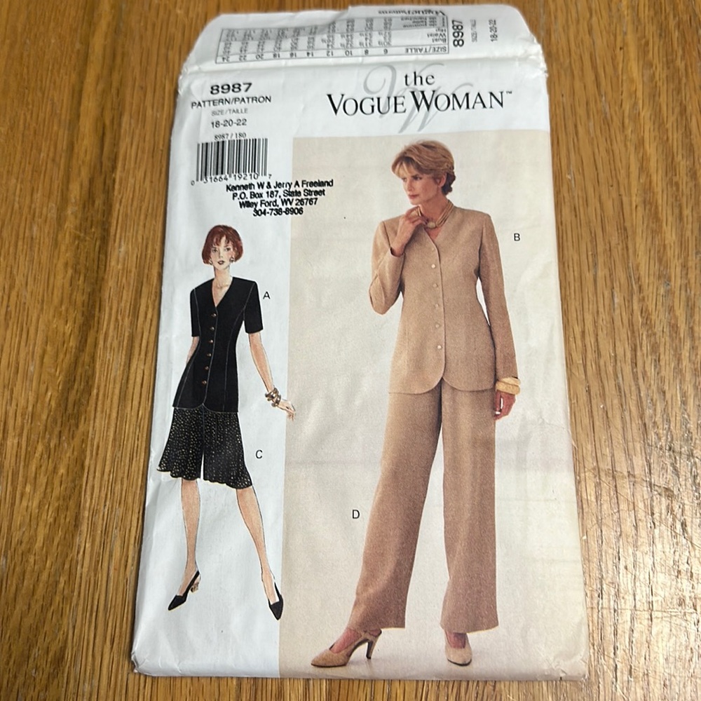 Vintage uncut sewing pattern Vogue Woman 8987 dressy